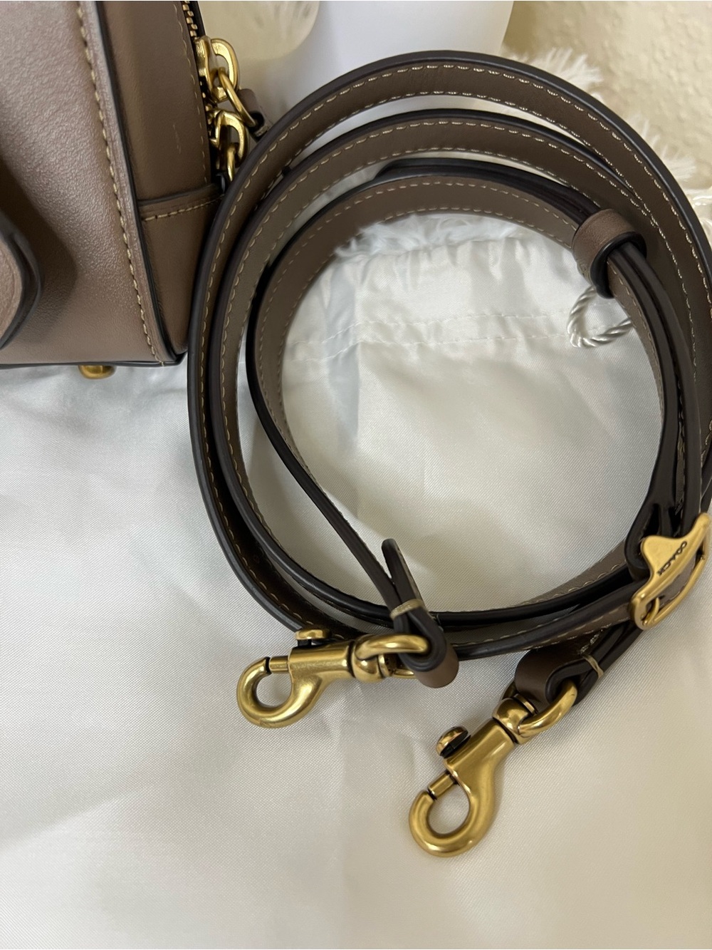 💕EUC Coach💕 Taupe Brown Leather Bag with Gold Hardware - Picture 10 of 11